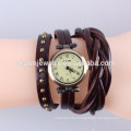 Neueste Armbanduhr mit Leder / rund um einen Kreis / vogue Casual Style Uhren für Frauen BWL037